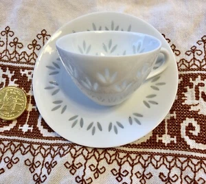 Arabia Finland Porzellan Reiskorn kleine Tasse & Untertasse weiß Demie Tasse Vintage - Bild 1 von 5