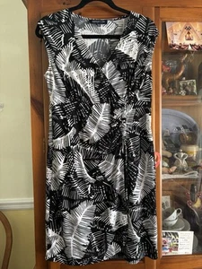 Jones New York Signature Petite Small Palm Print Faux Wrap With Synch Tie - Picture 1 of 4