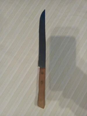 Cuchillo para pan de acero inoxidable con mango de madera Foto 1 de 4
