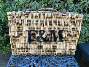 FORTNUM AND MASON F&M WICKER PICNIC BASKET HAMPER - LEATHER HANDLES - FREE P&P - Picture 1 of 4