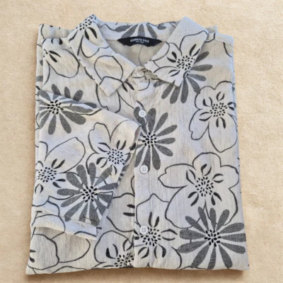 Camisa informal Kenneth Cole para hombre talla M Hawaiana Tropica abotonada flores negras Foto 1 de 4