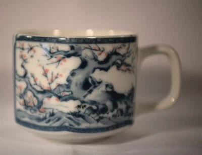 Antigua taza de té azul de la dinastía china fina delfín de la década de 1920 en flor de cerezo Foto 1 de 4
