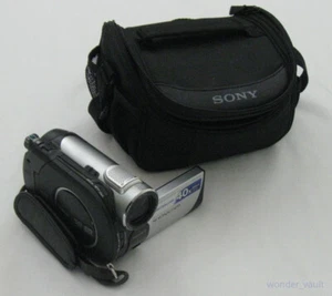 Videocámara Sony Handycam DCR-DVD108 Mini DVD repuestos o reparación con estuche - Imagen 1 de 8