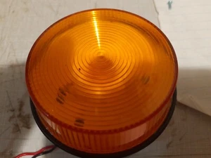 Lampe stroboscopique clignotante ambre diamètre 2,5" 12Vdc - Photo 1/4