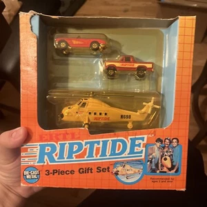 Ertl Riptide TV SHOW 3-TEILIGES GESCHENKSET VERPACKT NEU 1984 Hubschrauber, LKW, Vette - Bild 1 von 8