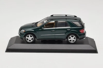 400034500 Mercedes ML 500 W164 Dark Green Minichamps 1/43 - Immagine 1 di 4