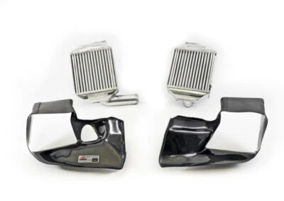 Комплект высокопроизводительного интеркулера AWE Tuning 4510-11040 для Audi 2.7T — с углеродным волокном - Изображение 1 из 2