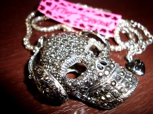 Betsey Johnson glänzender Kristall TOTENKOPF/OHRSTÜCK Anhänger Halskette, Legierung, 27 Zoll - Bild 1 von 8