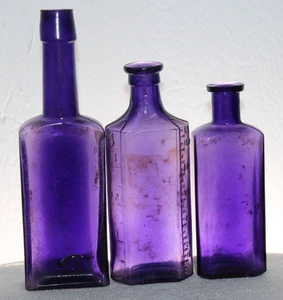 3 antiche bottiglie di medicina viola - Foto 1 di 13