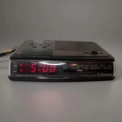 Emerson FM/AM Digital Clock Radio 80s Vtg Missing Batt Cover TESTED Works Great - Image 1 of 4