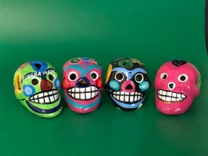 4 teste di teschio messicane in ceramica dipinte a mano Riviera Maya - Foto 1 di 8