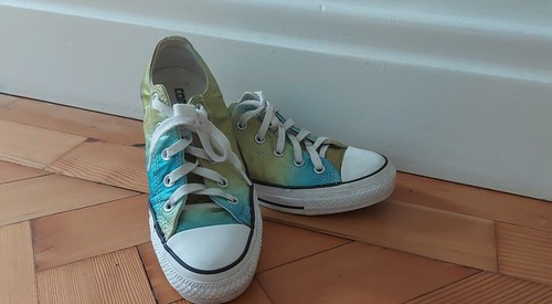 multicoloured converse size 4