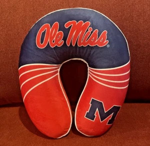 OLE MISS REBELS MEMORY FOAM NACKENKISSEN NEU OHNE ETIKETT - Bild 1 von 5