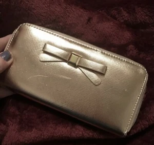 Rose Gold Zip Wallet with Bow - Picture 1 of 3
