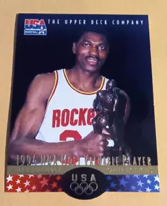 1996 Upper Deck USA Olympic Die-Cut Hakeem Olajuwon NBA MVP #23 HO3 - Bild 1 von 2