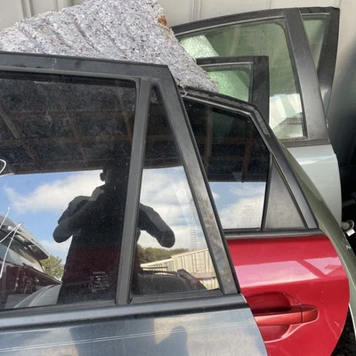 Toyota Rav4 2006-2012 puerta del conductor trasera ventilación ventana de vidrio 68124-42110  Foto 1 de 2