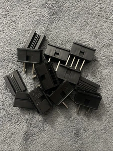 (30-Pk) Holiday Lighting Outlet Male Zip Plug 125V 8A Green Plastic GY-08P - Picture 1 of 2