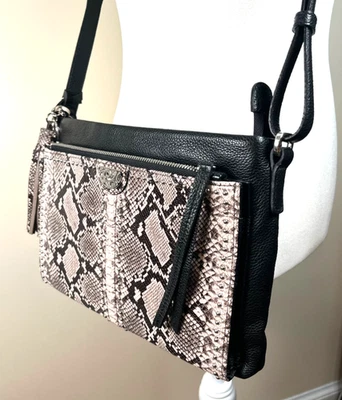 BRIGHTON Pretty Tough Python Jagger Frontal Cartera Organizador Negro Bandolera $445 Foto 1 de 4