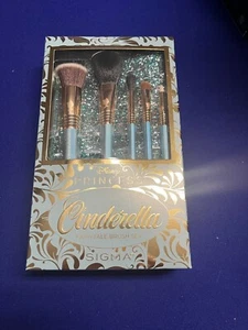 SIGMA BEAUTY X DISNEY CENERENTOLA SET PENNELLI E BORSA TRUCCO NUOVA EDIZIONE SPECIALE - Foto 1 di 9