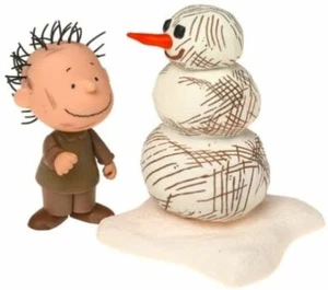 FIGURA DE 5" MEMORY LANE CHARLIE BROWN NAVIDAD 2006 - PLUMA CERDO - MUÑECO DE NIEVE DESORDENADO - Imagen 1 de 4