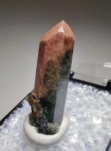 Epidote included Quartz crystal. Balochistan, Pakistan. 3 cm. - Picture 1 of 9