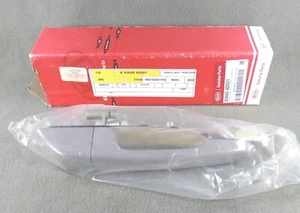 Piezas Originales Kia MONTAJE MANIJA PUERTA DERECHA Nuevo OEM 83660-4D001 2006-2014 Sedona - Imagen 1 de 5
