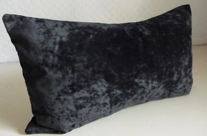 MEDIANOCHE NEGRO/AZUL ALGODÓN TRITURADO TERCIOPELO OBLONGO FUNDA DE COJÍN Stock limitado - Imagen 1 de 4