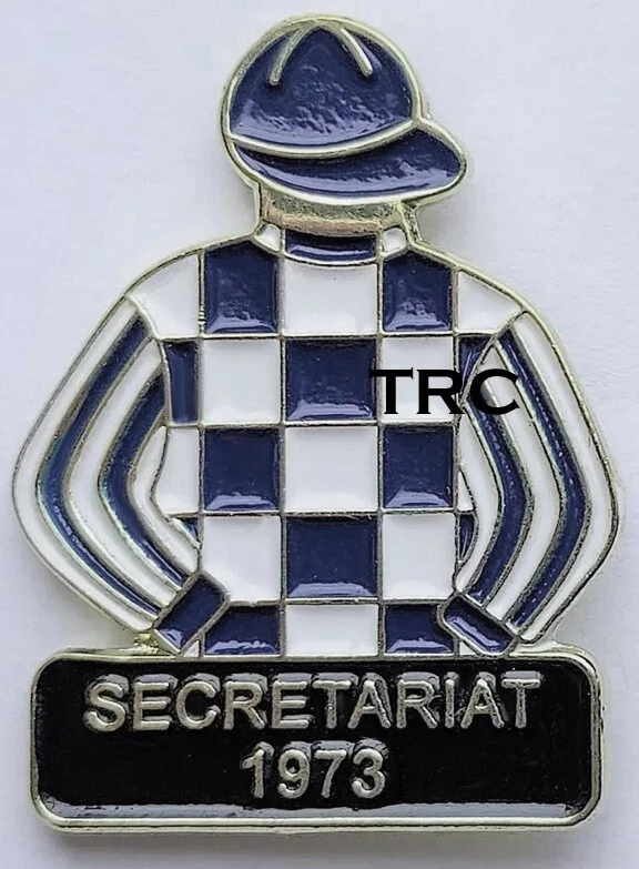 SECRETARÍA 1973 PERSONALIZADO PRADO ESTABLO JOCKEY SEDAS CARRERAS DE CABALLOS ¡PIN DE SOLAPA! Foto 1 de 1