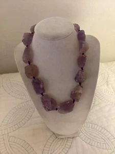 Amethyst rohe kräftige Halskette handgeknüpft in violettem Seidenfaden mit Silberverschluss - Bild 1 von 6