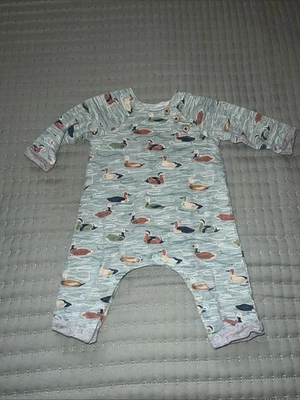 Mameluco de algodón para bebé Mud Pie verde talla 0-3M patrón de pato manga larga a presión Foto 1 de 4