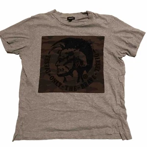 Diesel "Only The Brave" Herren T-Shirt grau Camo Patch - Gr. S - Bild 1 von 3