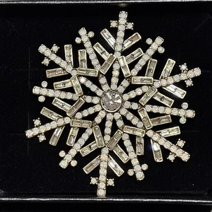 Rare WHITE Heidi Daus Snowflake Pin - Picture 1 of 1