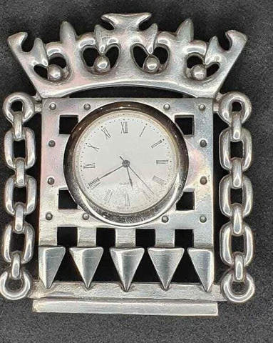 vintage table clock quartz Cover