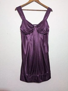 Mini abito in raso prugna con fiocco davanti taglia grande trashy Y2K Clubwear Paris Hilton - Foto 1 di 6