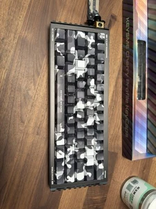 Teclado personalizado GATERON GT60 x KEYSME - Estuche de aluminio, interruptores Jade Pro - Imagen 1 de 9