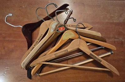 Lote 6 perchas de madera vintage para traje, chaqueta, pantalones publicidad Atl, Memp, St.l Foto 1 de 4