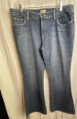 Pantalones de mezclilla para mujer Tilt Huntington acampanados 13 azul regular tiro bajo algodón lavado medio Foto 1 de 4