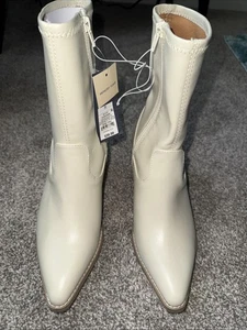 NWT Universal Thread Off White Aubree Ankle Boots Memory Foam Insole Sz 7.5 $40 - Picture 1 of 10
