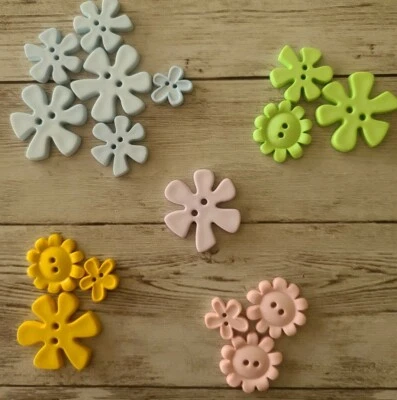 Bag of 16 Plastic Buttons ~ Multicolored ~ Various Sizes ~ Decorative Buttons - Image 1 of 4