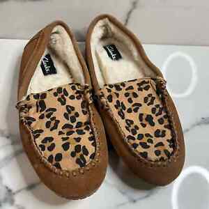 Clarks | Black Brown Leopard Leather Faux Fur Moccasin Slippers Sz 9