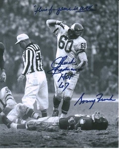 CHUCK BEDNARIK SIGNED 8x10 FOTO STEHEND OVER FRANK GIFFORD EAGLES *REPRINT* - Bild 1 von 1