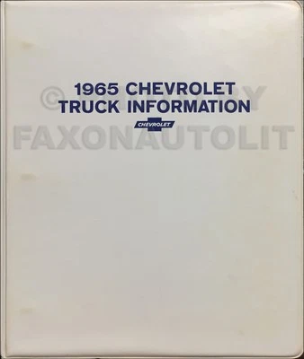 Conjunto de folleto de ventas de camionetas Chevrolet 1965 en un álbum de concesionario Foto 1 de 2