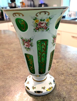 Jarrón vintage de vidrio blanco verde claro con estuche floral corte blanco 9,25" Foto 1 de 4