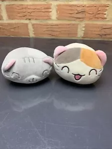 2 Muñecas de peluche Nemuneko Smiling Cat Furyu 3" SIN TUSHTAG Japón - Imagen 1 de 17