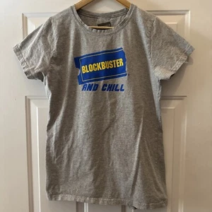 Blockbuster Video BLOCKBUSTER AND CHILL Girls Junior's T-Shirt - Size 3XL - Picture 1 of 2