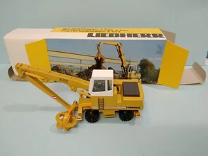CONRAD MODELS 2832 1/50 SCALE LIEBHERR A932 MATERIAL GRABBER MINT BOXeD - Picture 1 of 1