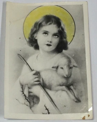 Tarjeta fotográfica religiosa cristiana vintage El niño Jesús y el cordero - Imagen 1 de 3