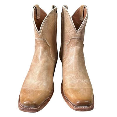 Botines CLEO + WOLF NUEVOS SIN CAJA Cuero Tostado Puntera Cuadrada Cremallera Lateral BCWFA24L3 TALLA 6.5B Foto 1 de 4