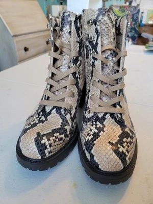 Ankle Boots Vince Camuto Womens 71/2M Snake Skin print lace up/zip up New - Image 1 of 4