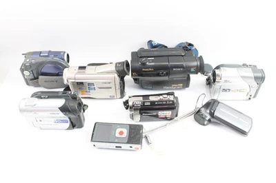 Assorted Vintage Video Cameras / Camcorders Inc Some Bags & Cases Etc Job Lot - Image 1 of 4